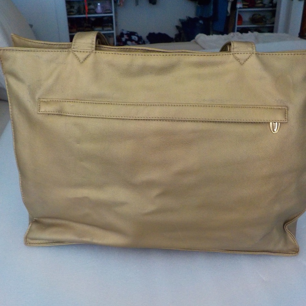 Large Tote With Awesome Inside Sections - image 1